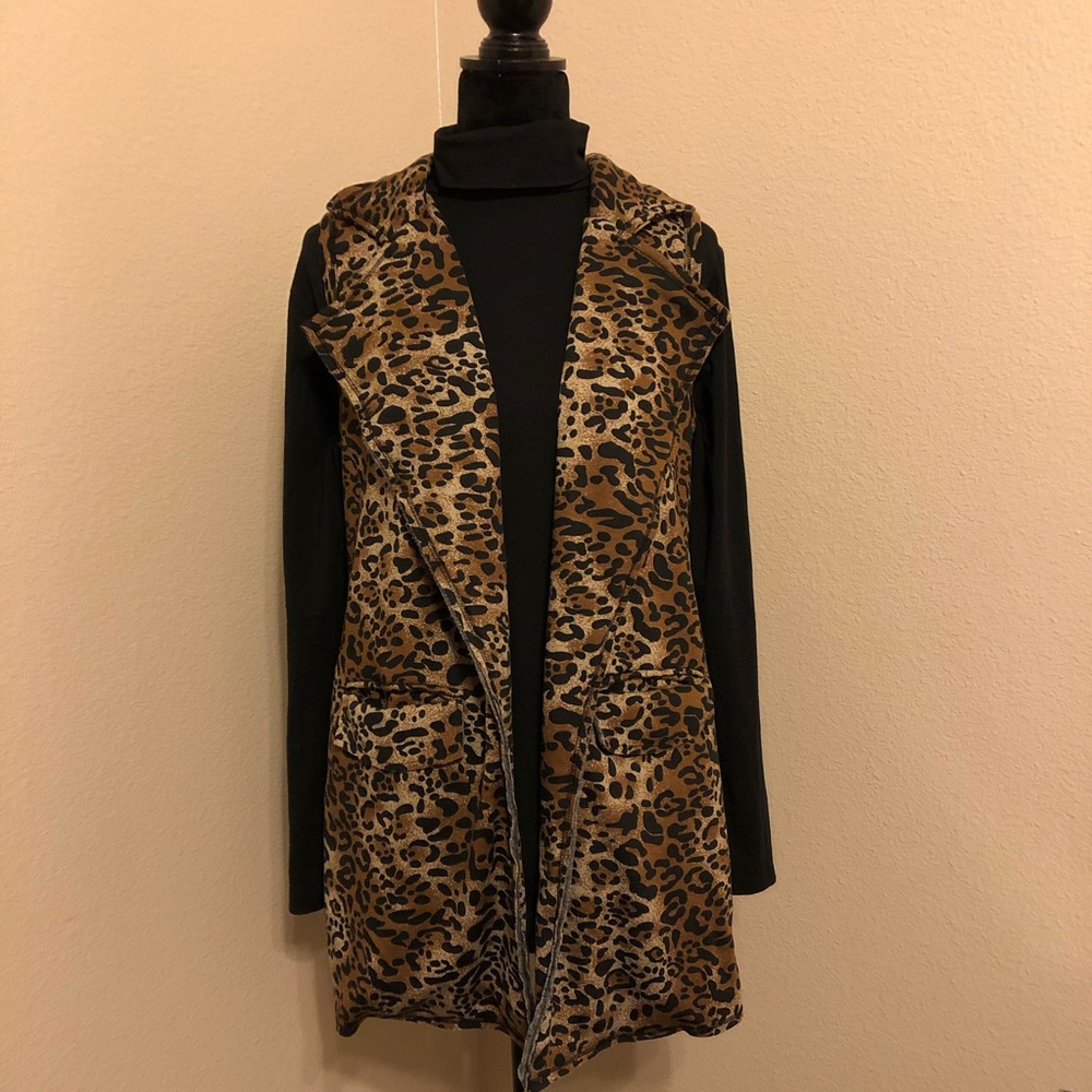 Hem & Thread Leopard Vest Size Large NWT